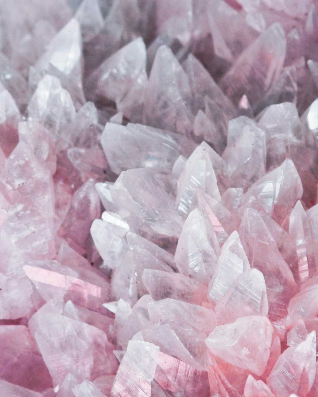 Gema cuarzo rosa pulida