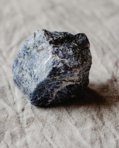 Gema cuarzo azul pulida